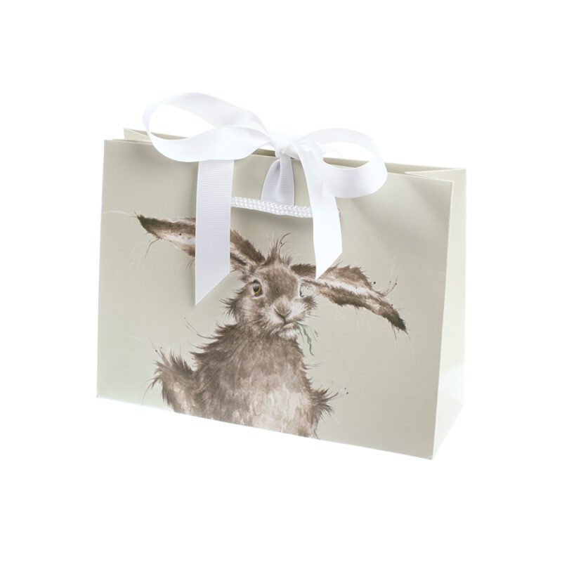 Geschenktüte in grün, bedruckt mit einem Hasen