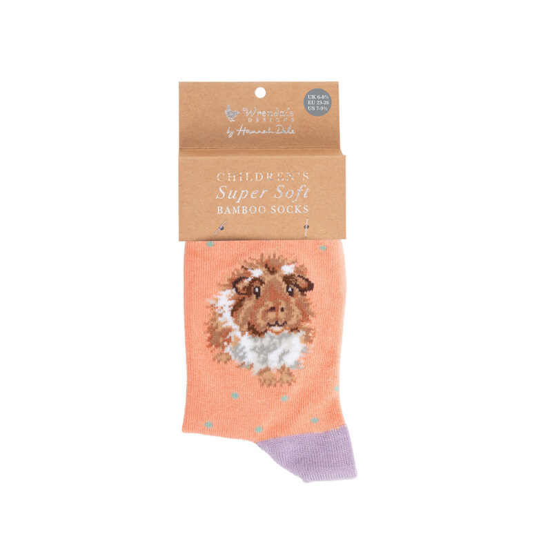 apriko/lilafarbene Socken mit einem Meerschweinchen
