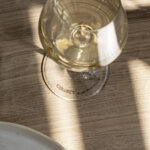 Weinglas mit der Aufschrift "Collect Moments"