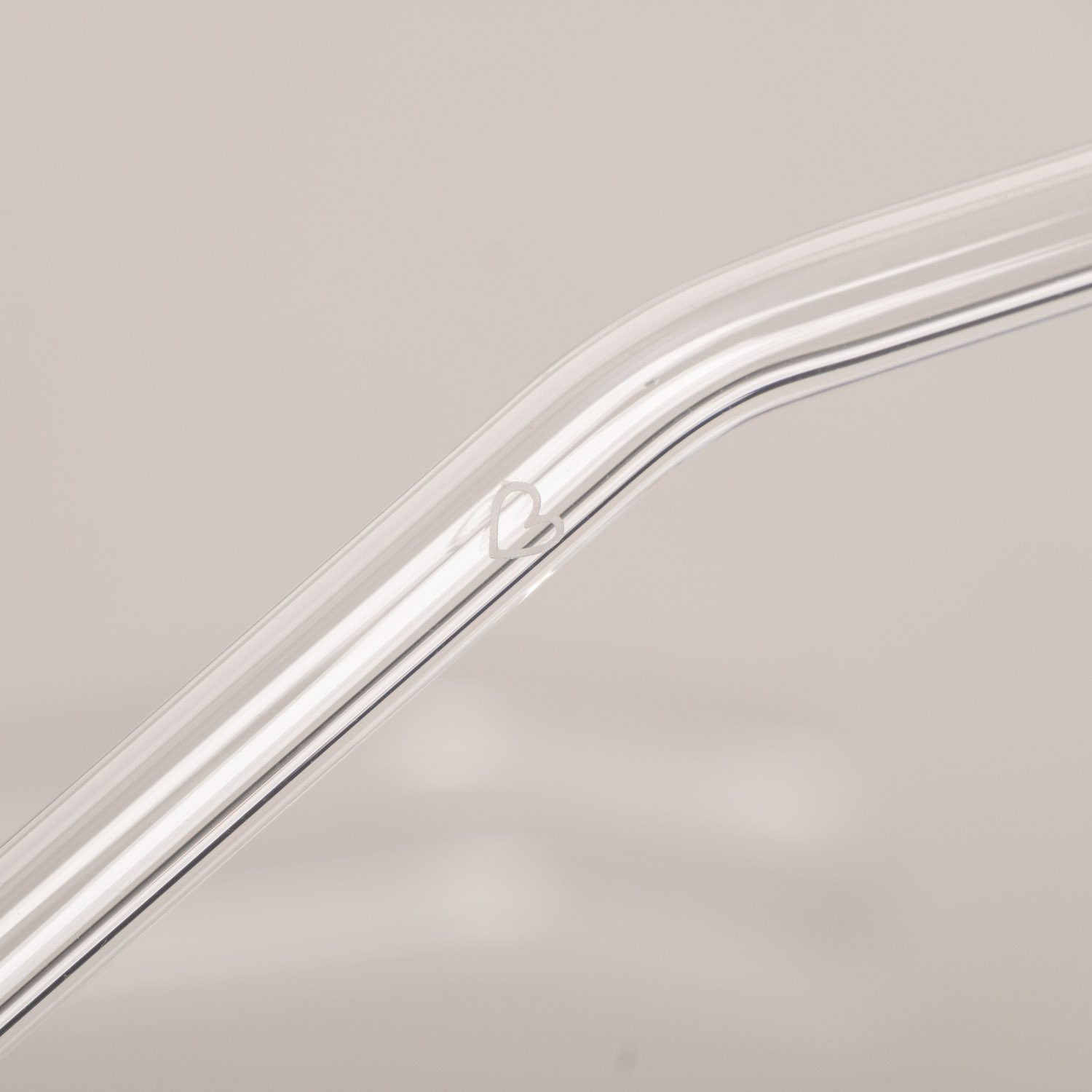 Glasstrohhalm gebogen mit Herz
