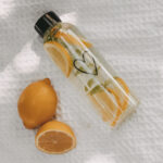 Trinkflasche Glas mit schwarzen Aufdruck "Herz"