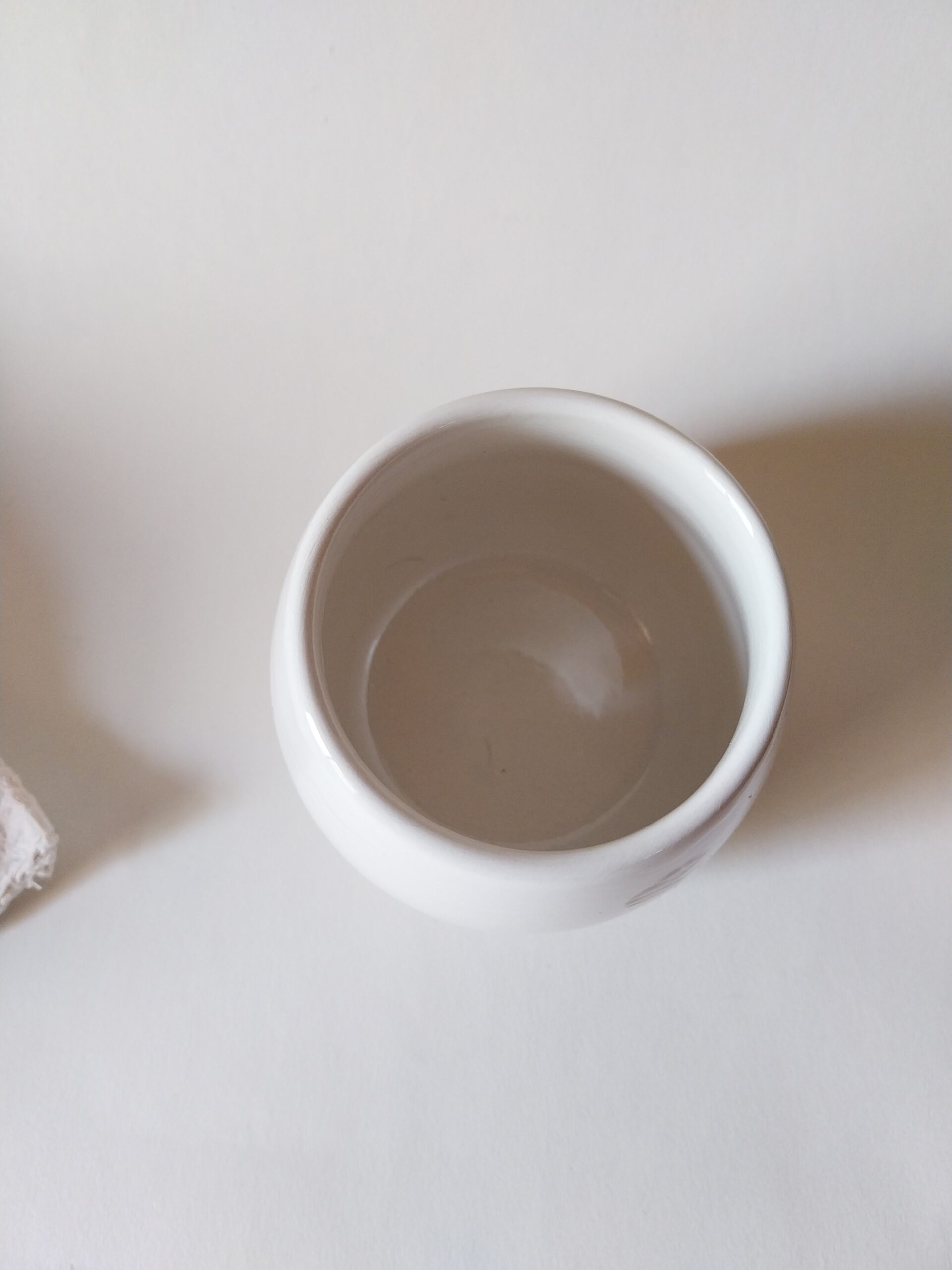 Becher mit mehreren Croisants