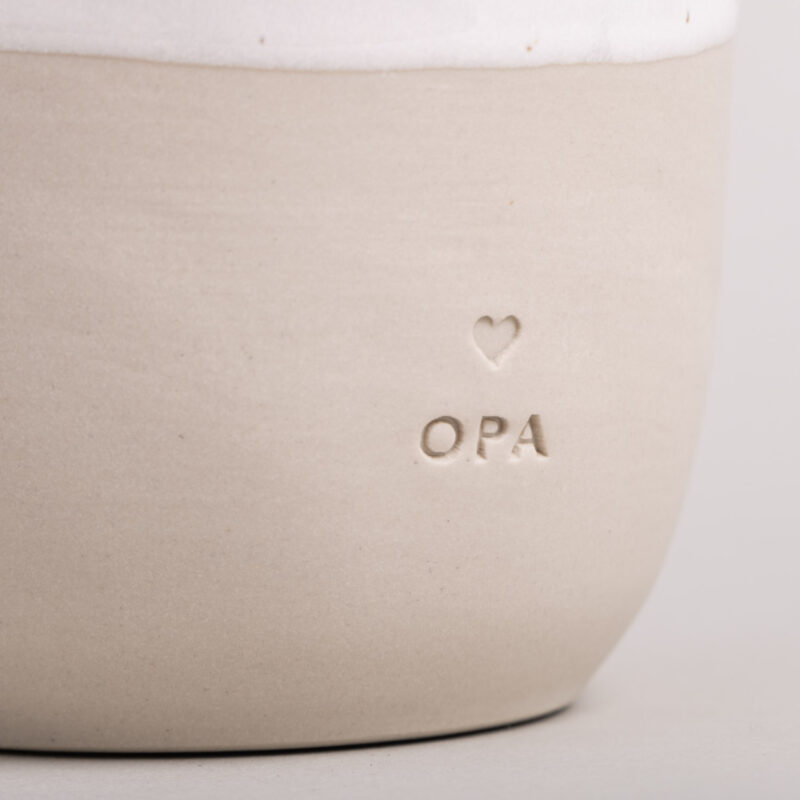 Steingutbecher mit der Aufschrift "Opa"