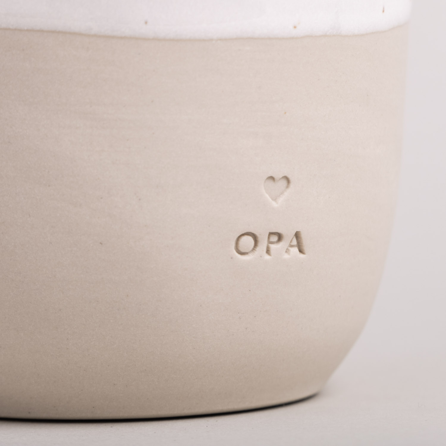 Steingutbecher mit der Aufschrift "Opa"