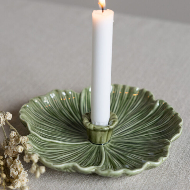 Kerzenhalter in form einer Blume in der farbe dark Green
