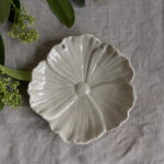 Blumenteller in der farbe beige klein