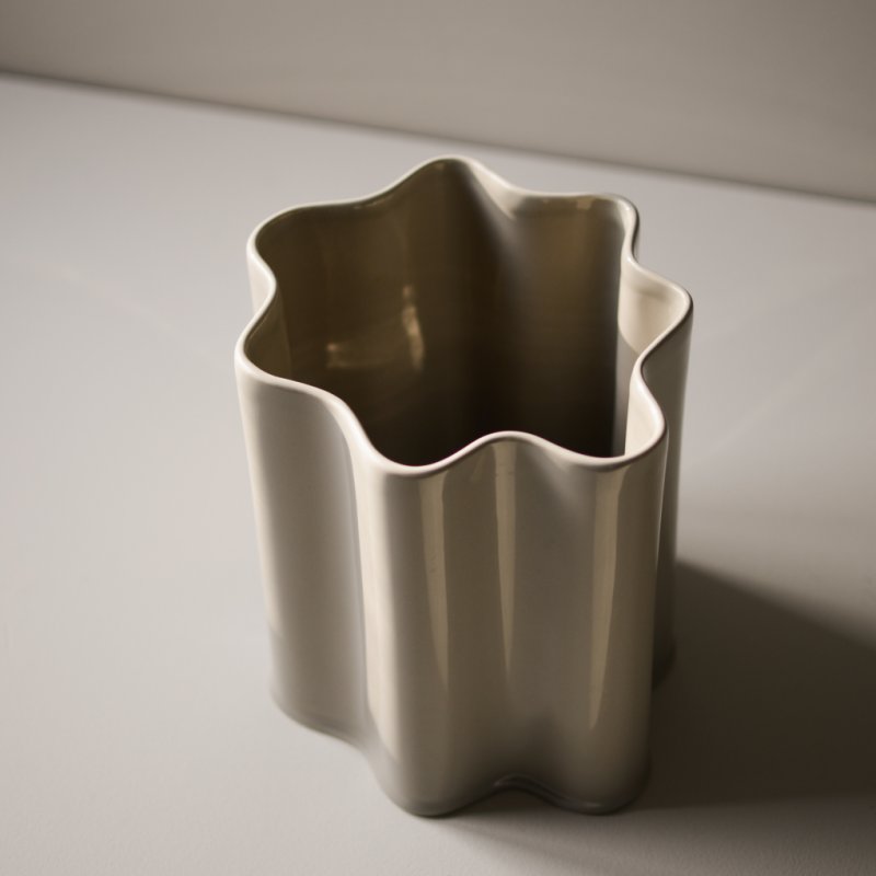 filter vase in der farbe shiny mole