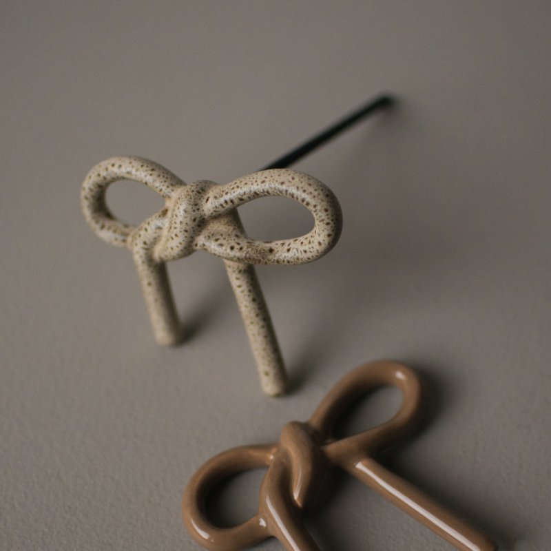 Schleifen Stecker in der farbe Nougat