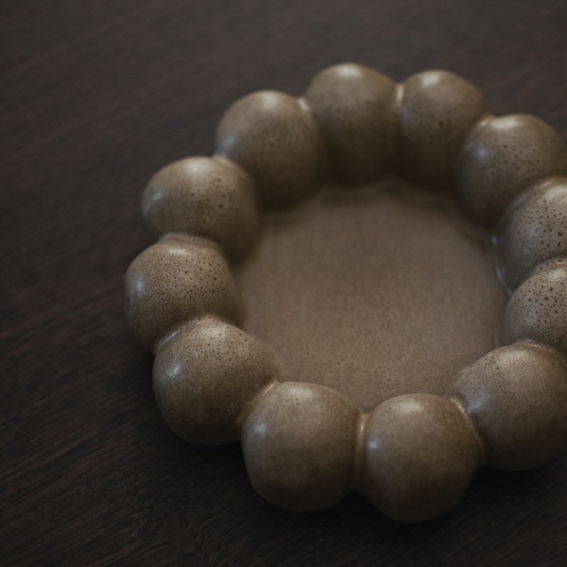 Plate von der Bright serie in der farbe beige