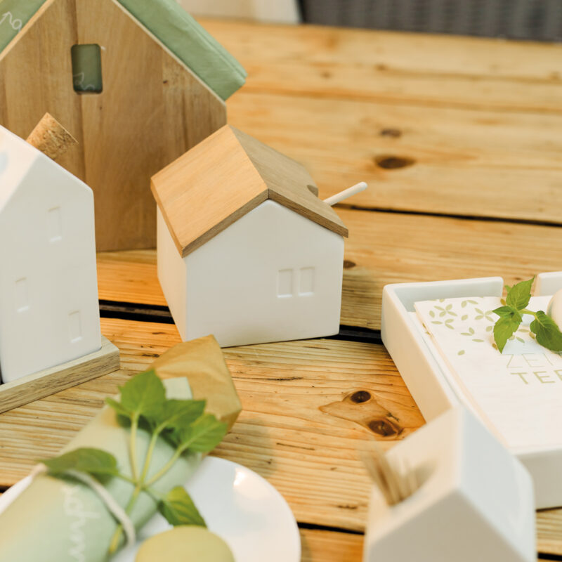 Zuckerdose in form einer Hütte