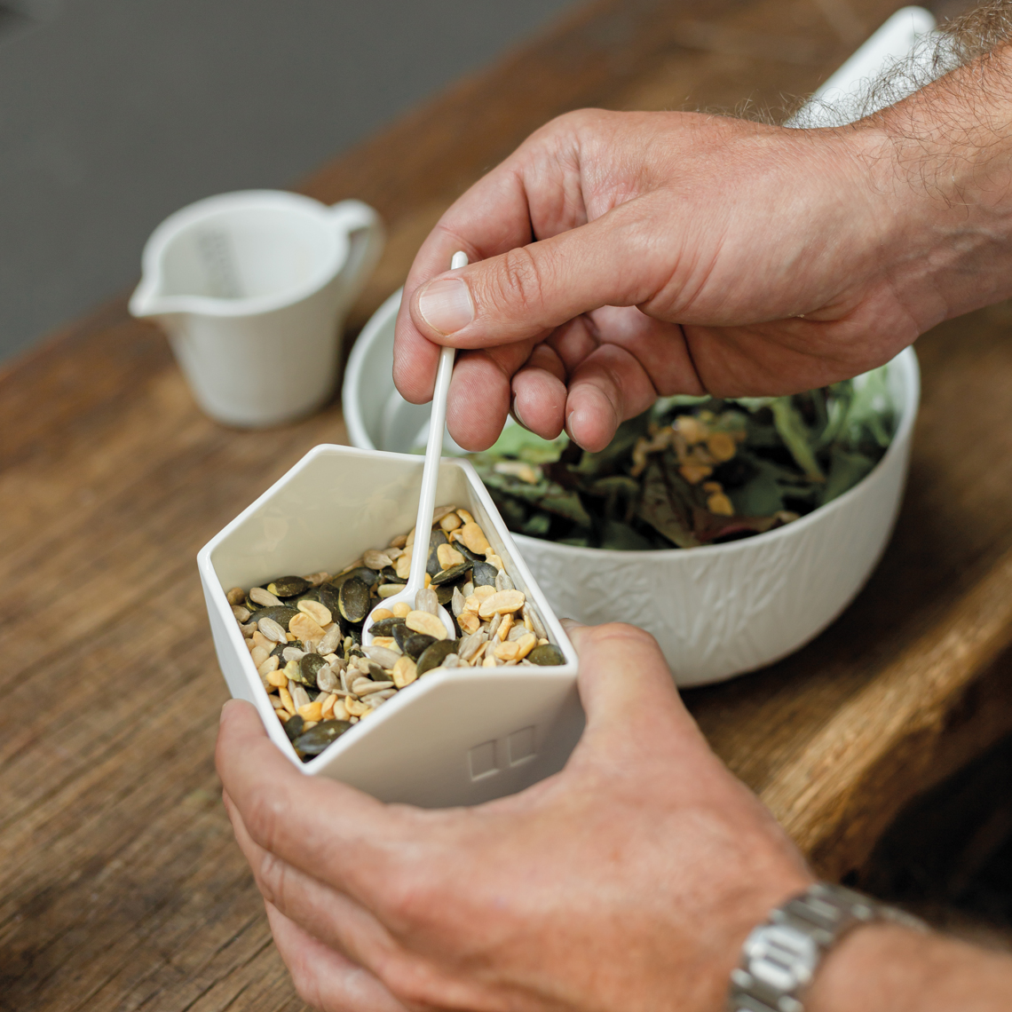 Zuckerdose in form einer Hütte