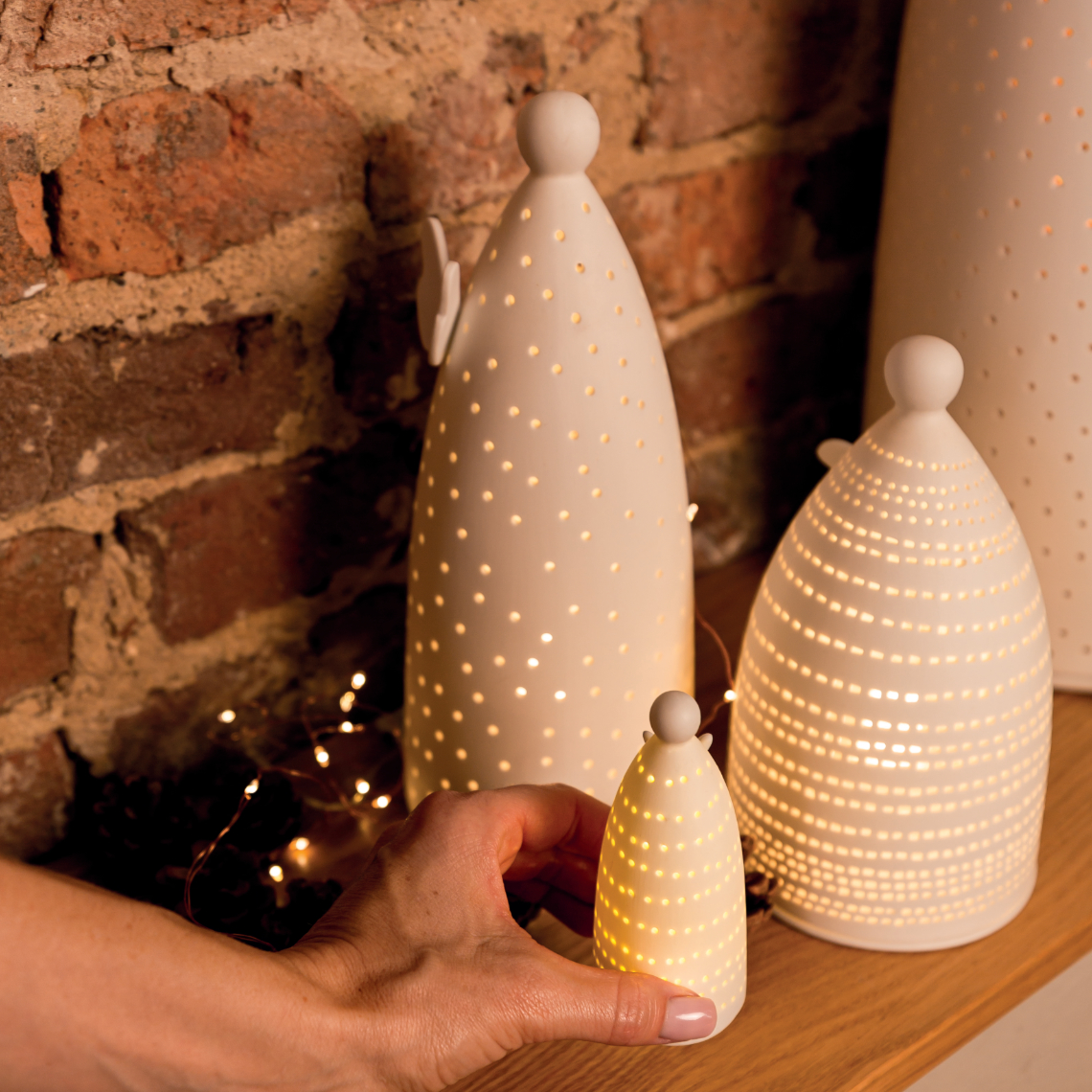 Lichtengel mit punkte in weiß mittel