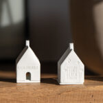 Lichthaus mit der Prägung "Tritt ein bring Glück herein"